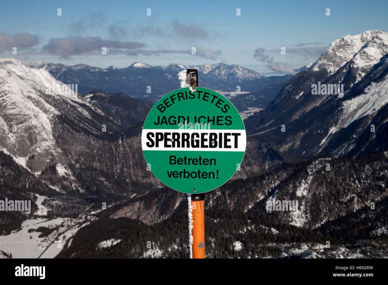 Segnale di divieto, in tedesco, caccia limitata area di divieto, non immettere, alpi, Tirolo, Austria, Europa Foto Stock