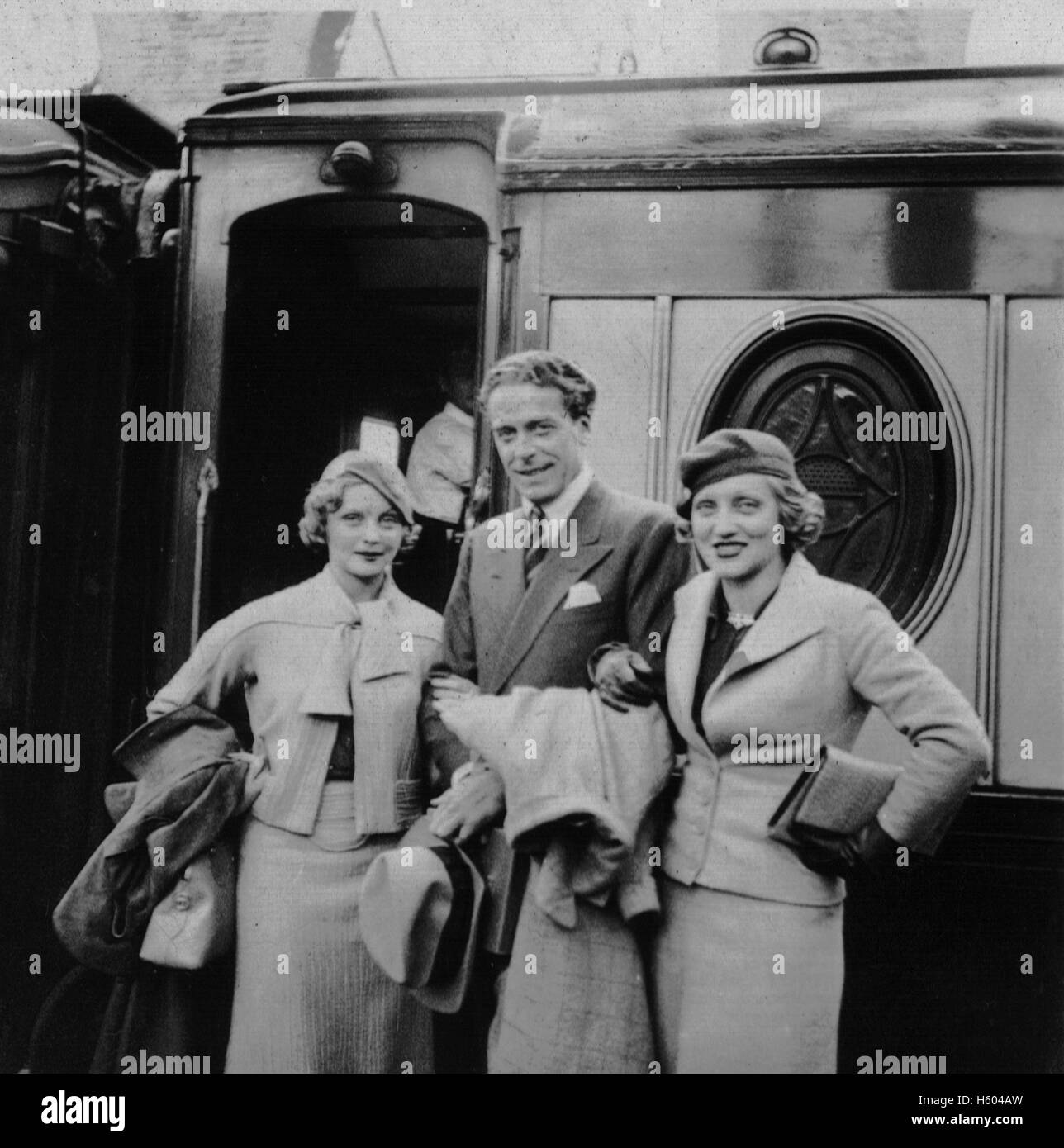 Attore e regista Jack Buchanan 1890-1957 con l'attrice Dorothy Dickson 1893-1995 e sua figlia Dorothy (Hyson) - foto (circa 1934) Foto Stock