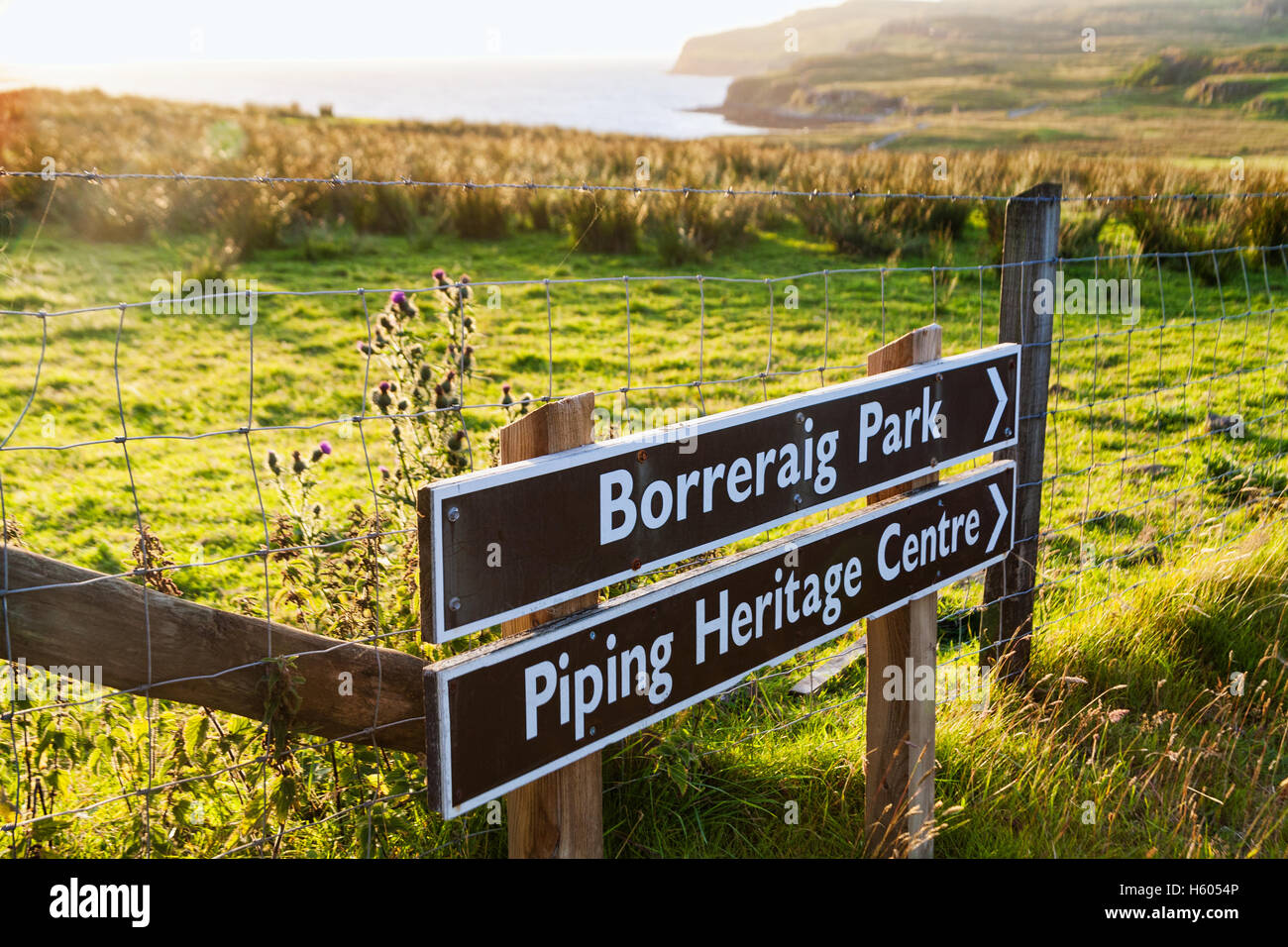 Segno di Borreraig Park e le tubazioni Heritage Centre, Glendale Isola di Skye in Scozia Foto Stock