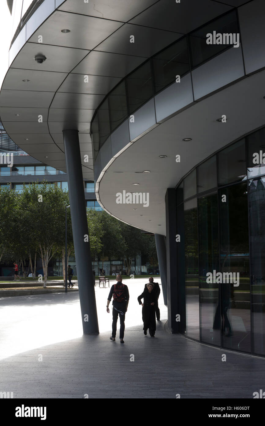 Una vista alla base del Municipio di Londra, Regno Unito Foto Stock