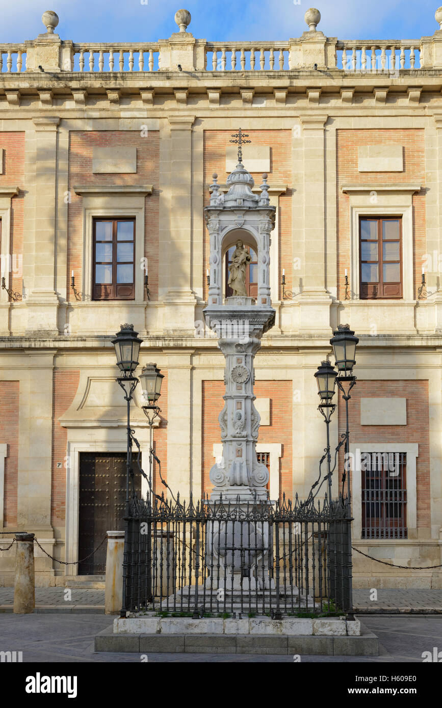 Plaza de Triunfo da Archivio de Indias a Siviglia Andalusia Spagna Europa Foto Stock