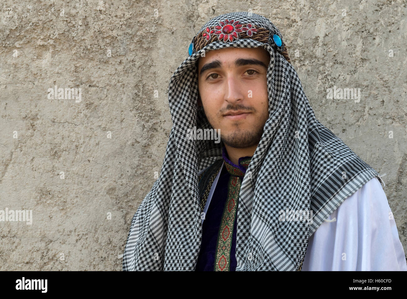 6 Muharram, uomo indossando costumi In Hesar Kharvan prima cerimonia Tazieh Foto Stock