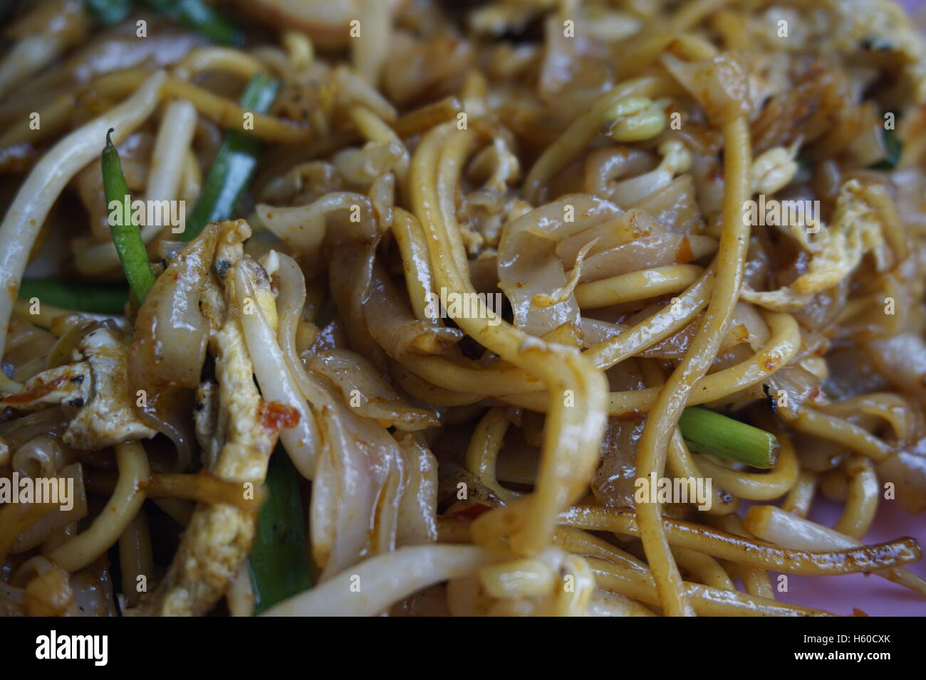 Primo piano di fritto kway teow mee noodle, malese hawker food Foto Stock