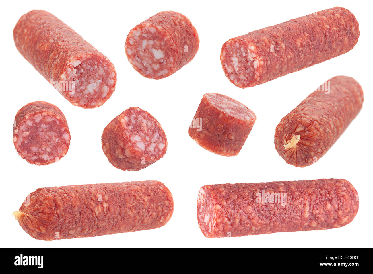 Piccolo salame, loseup isolati su sfondo bianco Foto Stock