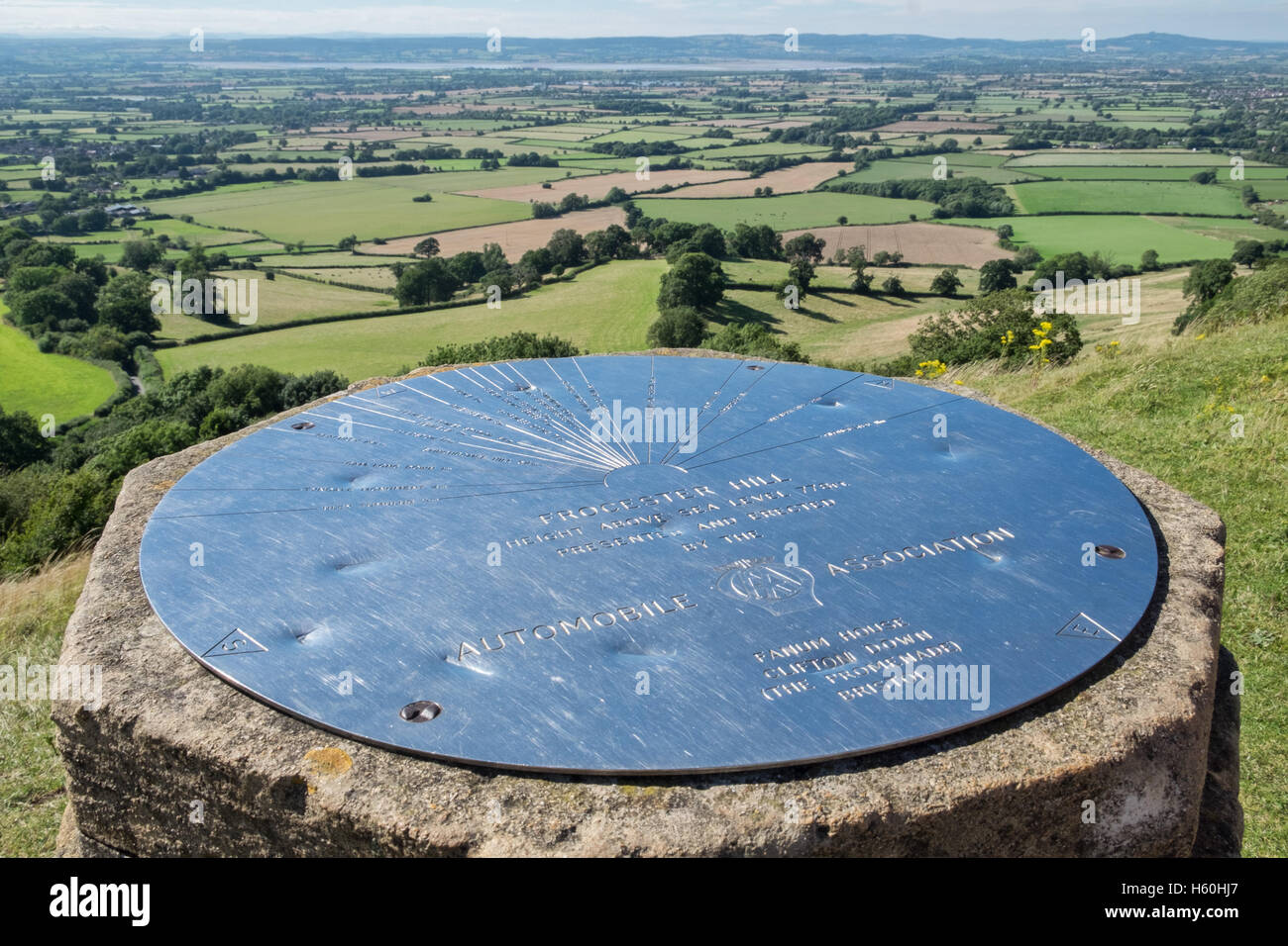 La topografia e punto di vista a picco Coaley, nr Stoud, Gloucestershire, UK. con vedute della Severn Vale verso il Galles Foto Stock
