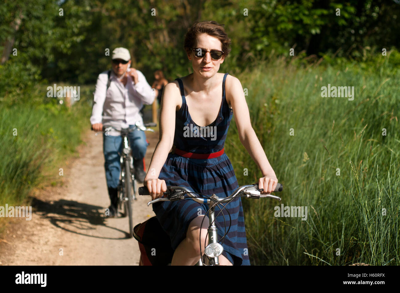 In bicicletta dal Fontevraud a Saumur, Valle della Loira, in Francia. Venti chilometri di bicicletta in Fontevraud e siamo arrivati alle porte Foto Stock