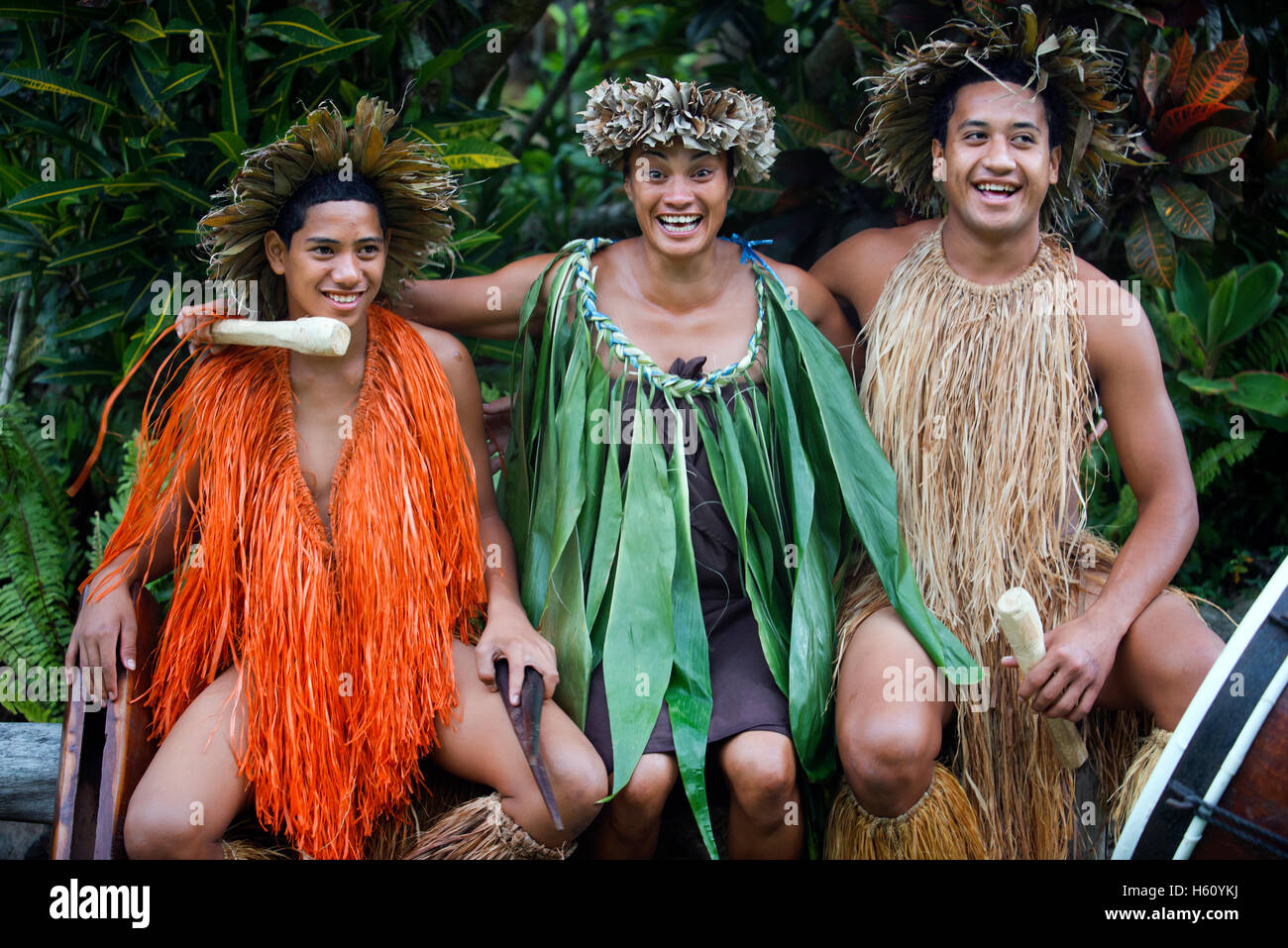 Rarotonga Island. Isole Cook. Polinesia. Oceano Pacifico del sud. Highland Paradise Villaggio Culturale. Alcuni degli attori di Highlan Foto Stock