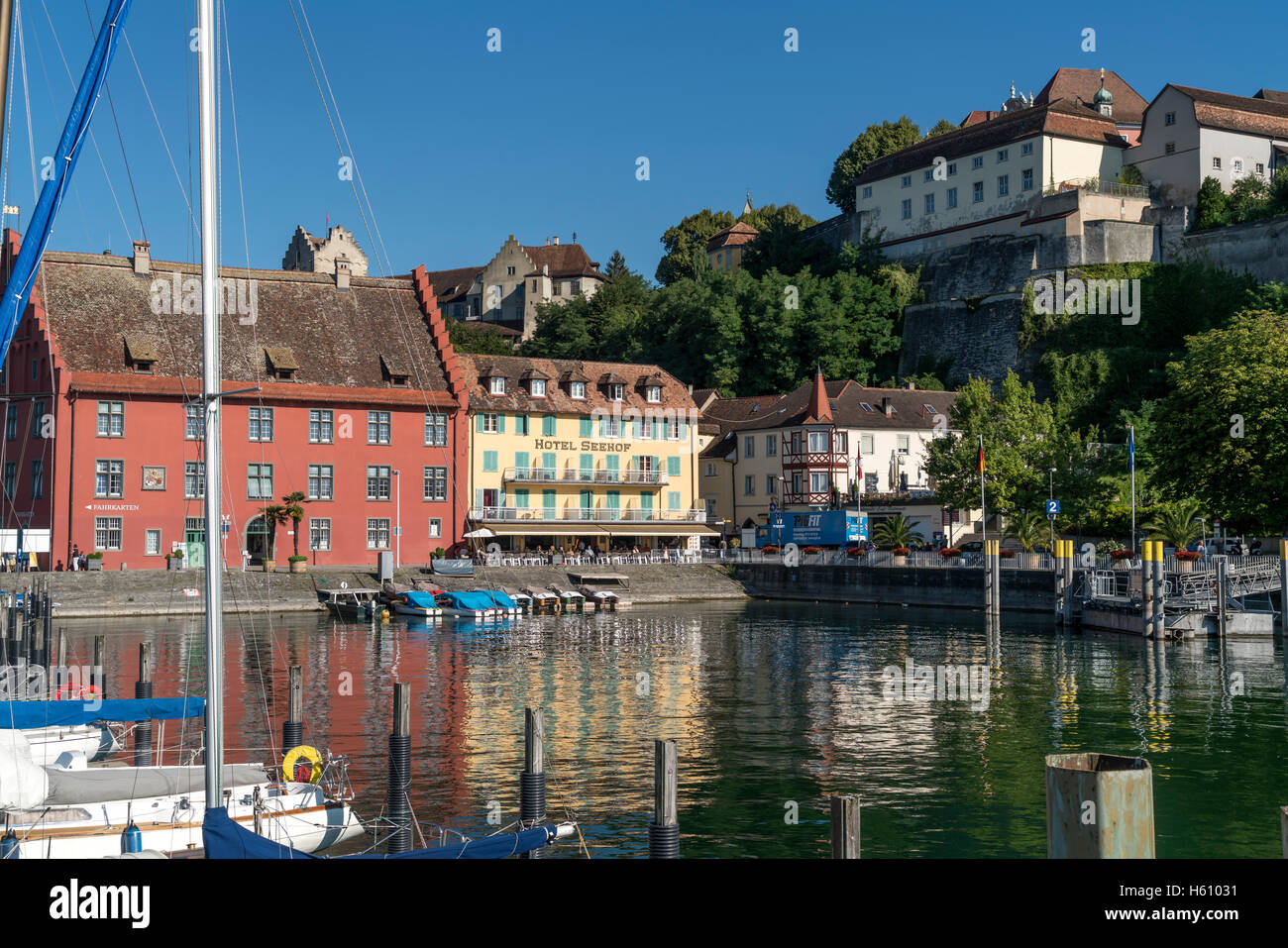 La città e il porto a Meersburg sul Lago di Costanza, Baden-Württemberg, Germania, Foto Stock