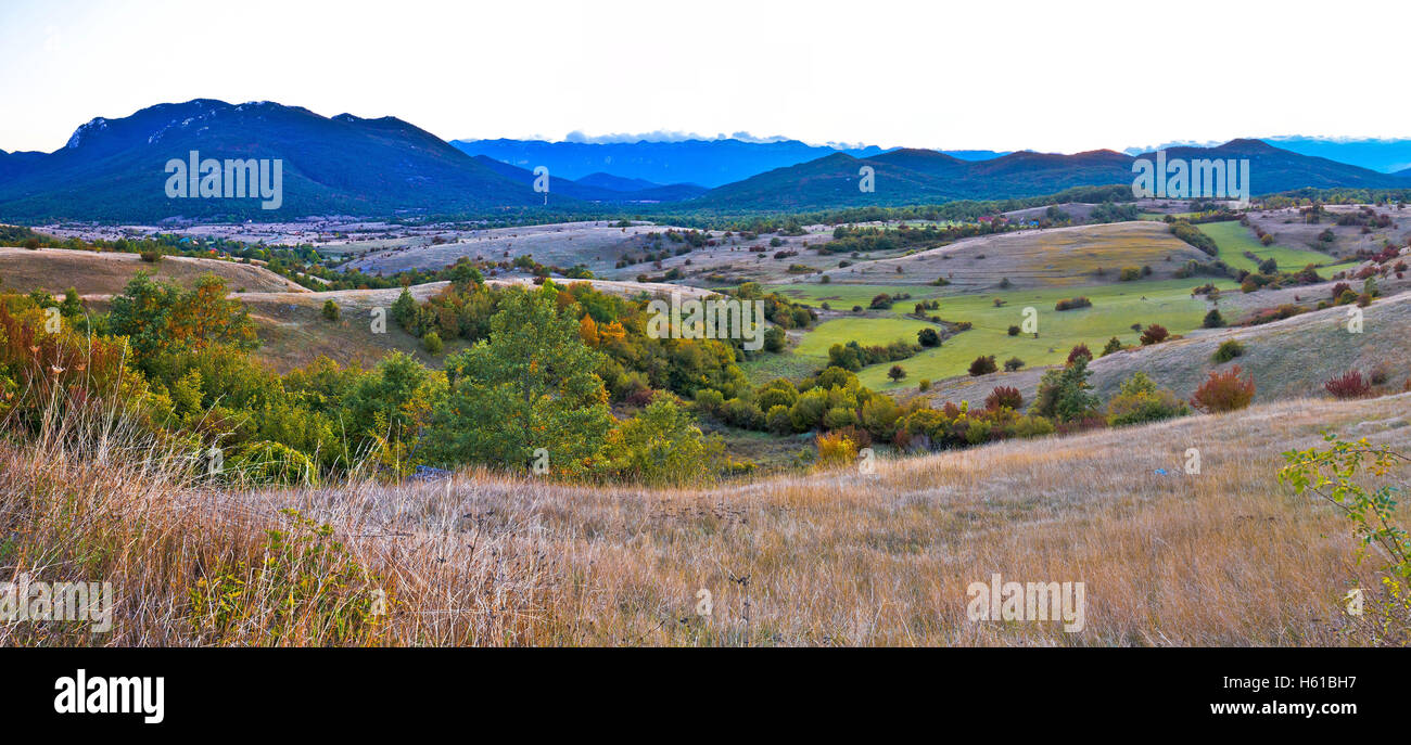 In autunno il panorama del paesaggio della regione di Lika, Croazia Foto Stock