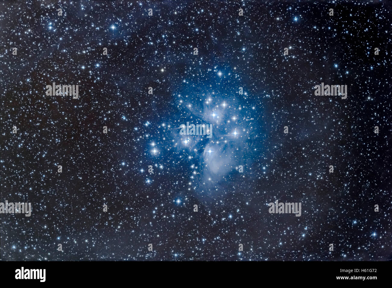 M45, le Pleiadi star cluster, in una serie di esposizioni per la prova di impilamento con immagini HDR tecniche. Ho girato il cluster in un Foto Stock