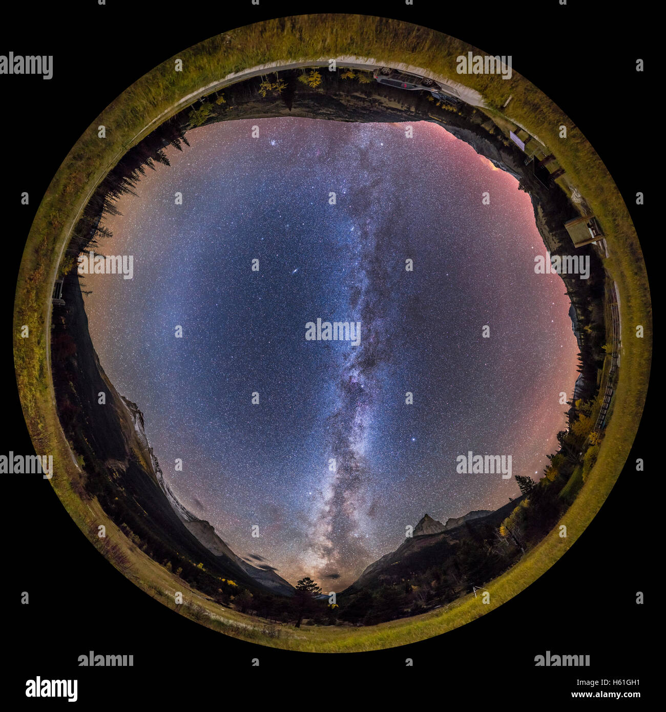 Questa è la Via Lattea della stagione autunnale nell emisfero Nord, su una fine settembre notte, dal molto scure e sito di Red Foto Stock