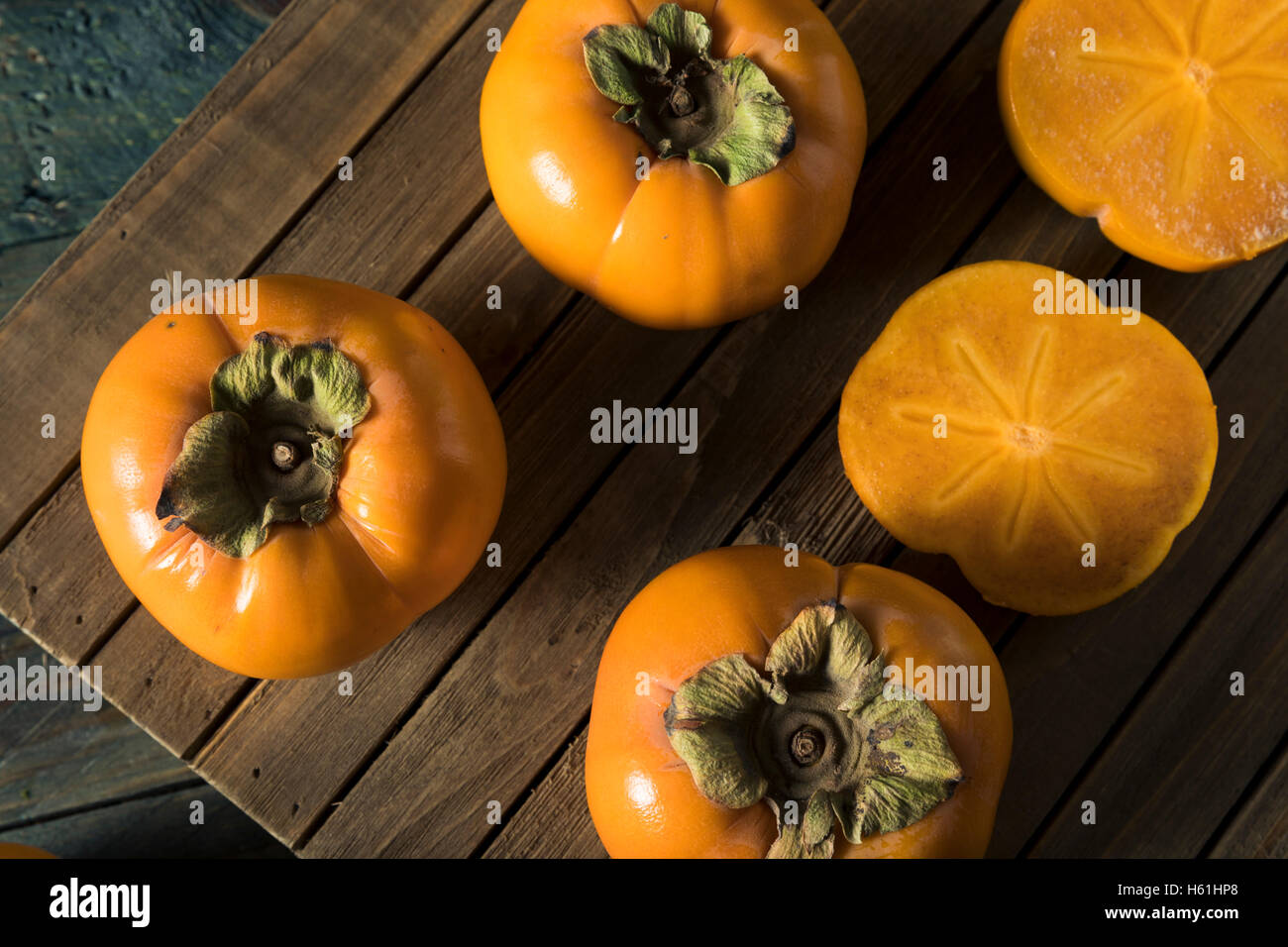 Materie organiche Persimmons giallo pronti per la cottura Foto Stock