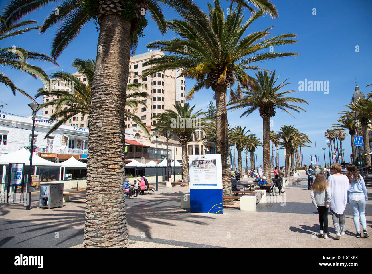 Glenleg centro città sulla costa di Adelaide, dove tram corrono ancora tra le due zone, Sud Australia Foto Stock