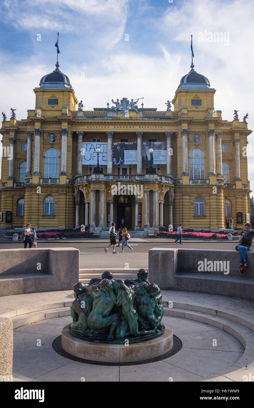 Il croato il Teatro Nazionale e il bene della vita scultura dalla scultore croato Ivan Meštrovic, Zagabria, Croazia Foto Stock