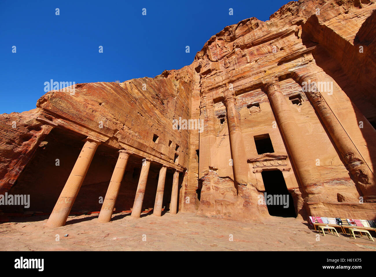 L urna Tomba di tombe reali del rock città di Petra, Giordania Foto Stock