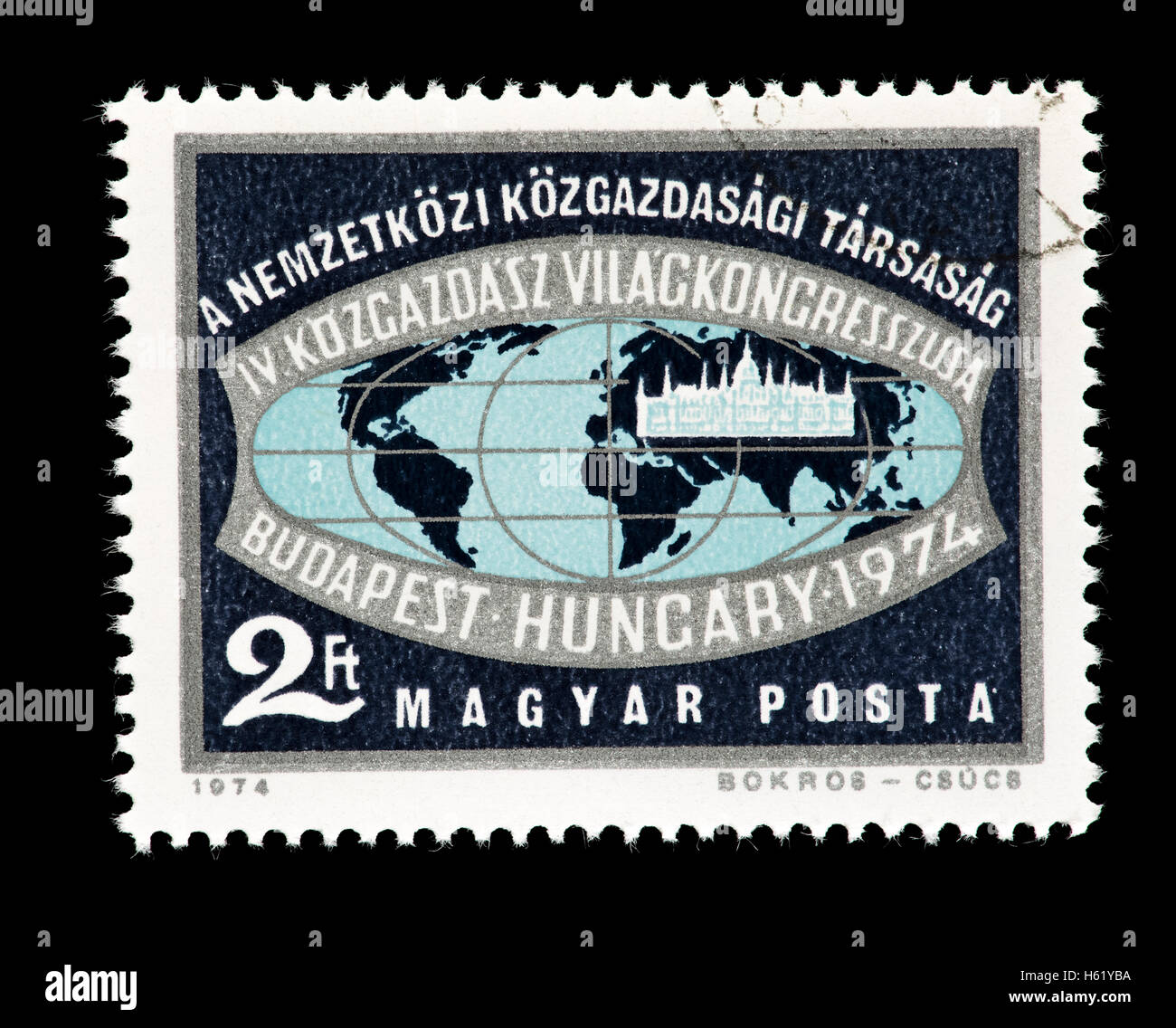 Francobollo da Ungheria raffigurante l'emblema del Congresso Mondiale degli economisti, Budapest, 1974. Foto Stock