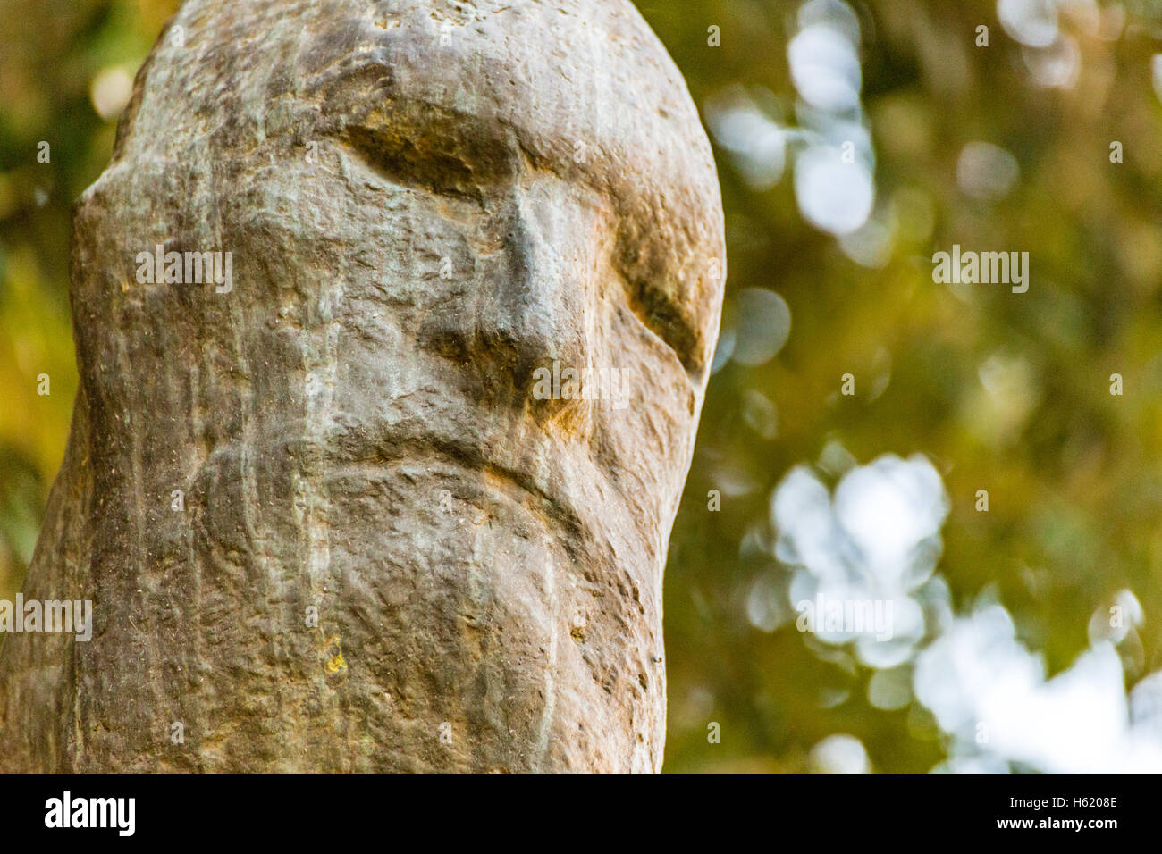 Statua con il volto irriconoscibile a causa di indistinte le caratteristiche facciali Foto Stock