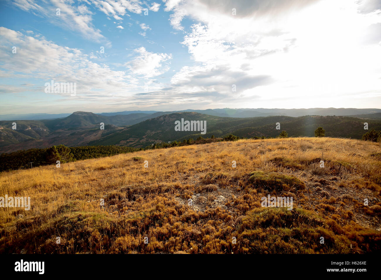 Paesaggio di montagne della Sierra de Segura, Bogarra, Albacete, Spagna. Cattura orizzontale. Foto Stock