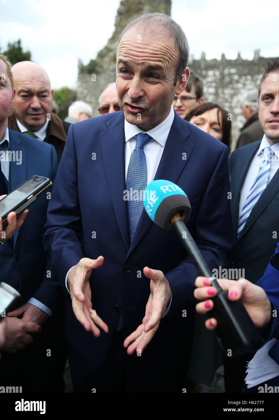 Fianna Fail leader Micheal Martin parlando all'annuale Wolfe Tone commemorazione nel cimitero Bodenstown, Co Kildare, Irlanda deve ampliare i suoi orizzonti commerciali a diventare meno dipendente dal business con il Regno Unito nel post-Brexit ser, Micheal Martin ha detto. Foto Stock