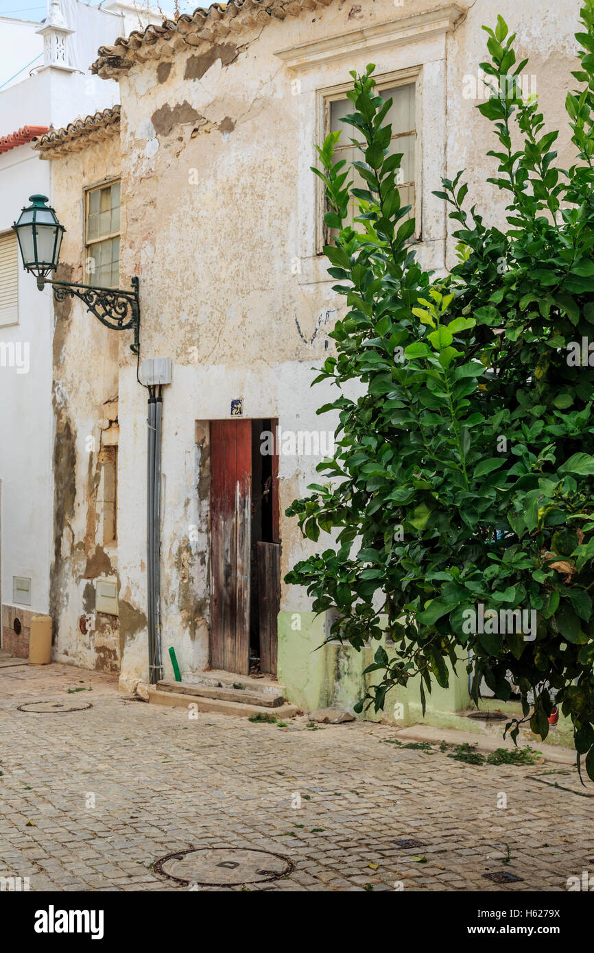 Albufeira Algarve Portogallo vista di old street case di città Foto Stock