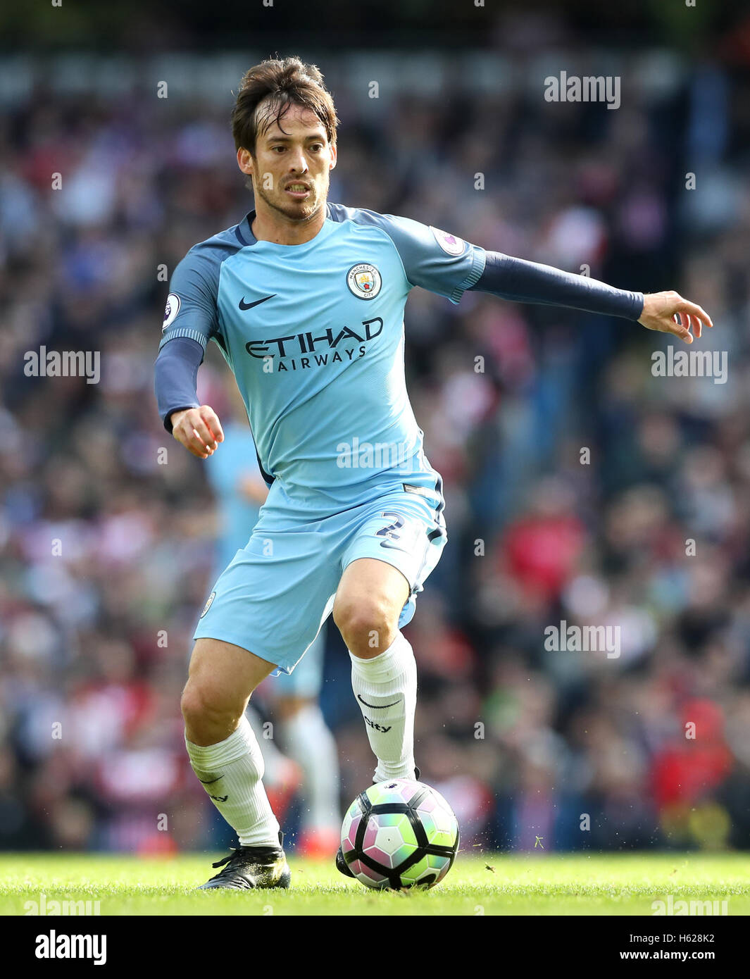 David Silva di Manchester City durante la partita della Premier League all'Etihad Stadium di Manchester. PREMERE ASSOCIAZIONE foto. Data immagine: Domenica 23 ottobre 2016. Guarda la storia di calcio della PA Man City. Il credito fotografico dovrebbe essere: Martin Rickett/PA Wire. RESTRIZIONI: Nessun utilizzo con audio, video, dati, elenchi di apparecchi, logo di club/campionato o servizi "live" non autorizzati. L'uso in-match online è limitato a 75 immagini, senza emulazione video. Nessun utilizzo nelle scommesse, nei giochi o nelle pubblicazioni di singoli club/campionati/giocatori. Foto Stock