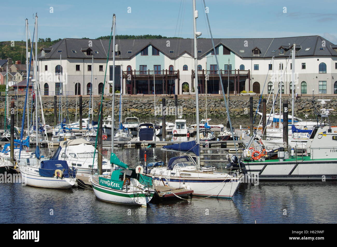 Vista su barche Aberystwyth Harbour / Marina rivolta verso Y Lanfa, Trefechen. Foto Stock