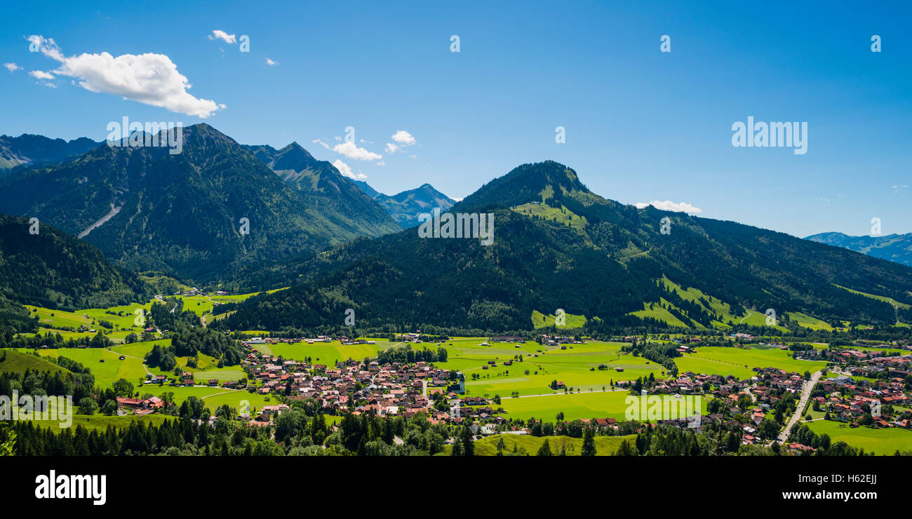In Germania, in Baviera, vista di Ostrachtal valley e Imberger Horn Mountain, Bad Oberdorf e Bad Hindelang Foto Stock