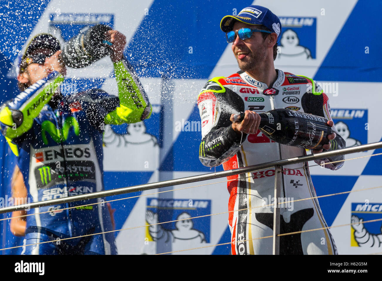 Melbourne, Australia. 23 ottobre, 2016. Cal Crutchlow sul podio la spruzzatura di champagne durante il 2016 Michelin Australian Motorcycle Grand Prix al 2106 Michelin Australian Motorcycle Grand Prix , Australia il 23 ottobre 2016. Foto: Dave Hewison Credito: Dave Hewison sport/Alamy Live News Foto Stock