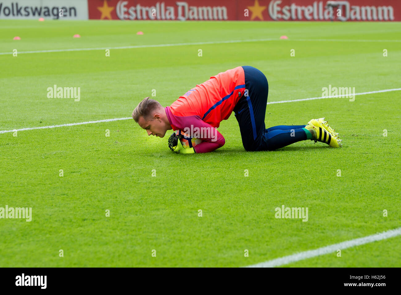 Valencia, Spagna. 22 ottobre, 2016. Marc Andre Ter Stegen svolge presso la Liga match tra Valencia CF e FC Barcellona al Mestalla su ottobre 22, 2016 a Valencia, in Spagna. Credito: Christian Bertrand/Alamy Live News Foto Stock
