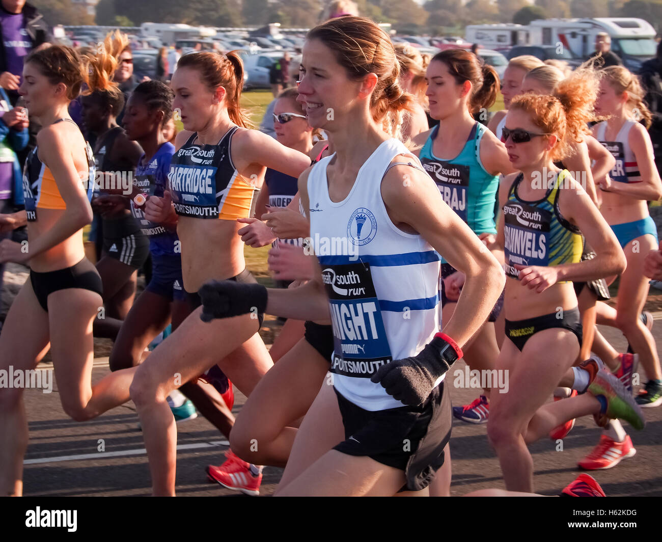 Portsmouth, Regno Unito, ottobre 23 2016 2016. Il Womens Elite gara del grande Sud Run avvia il Southsea seafront. Il grande Sud Run è a dieci miglia di corsa su strada in giro per le strade di Portsmouth, partenza e a Southsea seafront. Credito: simon evans/Alamy Live News Foto Stock