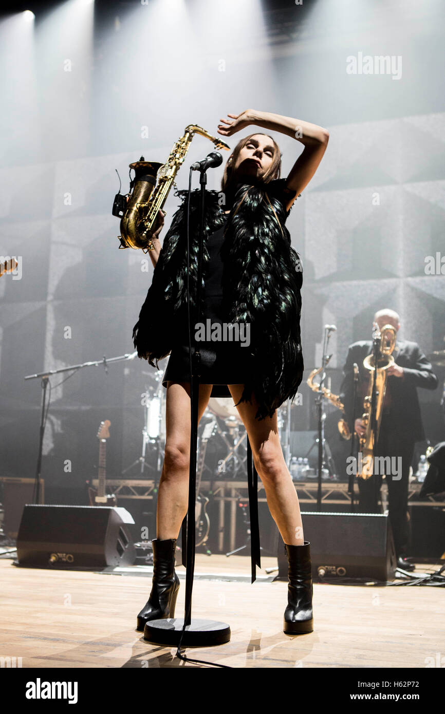 Milano, 23 ottobre 2016 PJ Harvey suona dal vivo all'Alcatraz Milano Credito: Roberto Finizio/ Alamy Live News Foto Stock