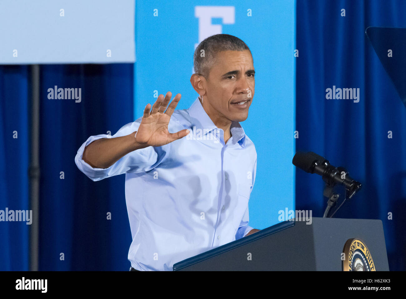 Las Vegas, Nevada, USA. 23 Ott, 2016. Il presidente Obama rally la folla al voto anticipato rally su 23 Ottobre 2016 a Cheyenne High School in North Las Vegas NV. Credito: la foto di accesso/Alamy Live News Foto Stock