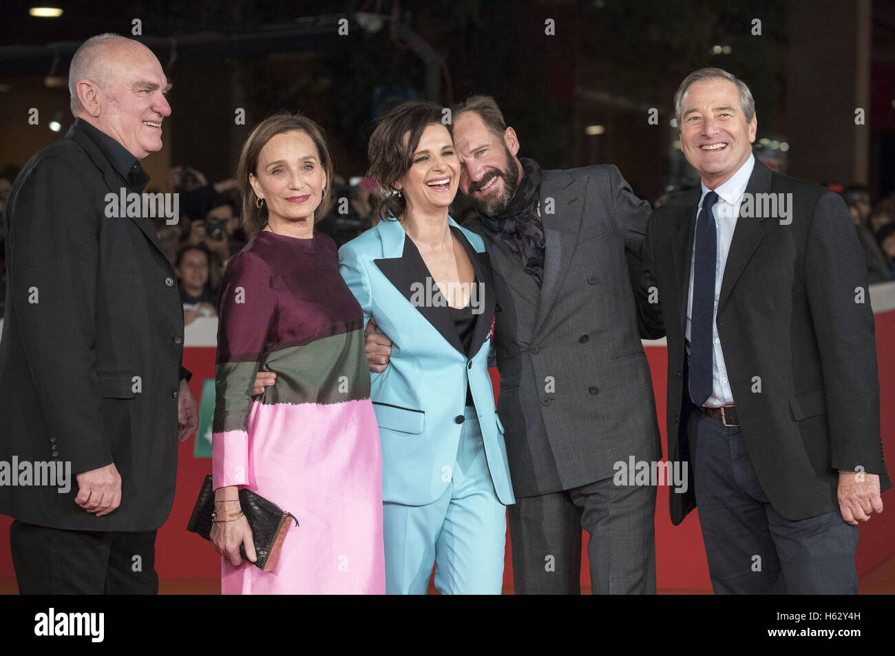 Roma, Italia. 22 ottobre, 2016. Paolo Zaentz, Kristin Scott Thomas, Juliette Binoche, Ralph Fiennes e Julian Wahdam partecipare a "Il paziente inglese speciale proiezione durante la xi Roma Film Festival presso Auditorium Parco della Musica il 22 ottobre 2016 a Roma, Italia. | Verwendung weltweit/picture alliance © dpa/Alamy Live News Foto Stock