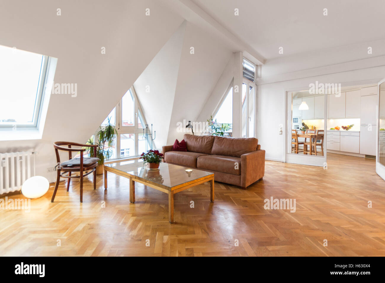 Soggiorno, bella casa interno con pavimento in legno Foto Stock