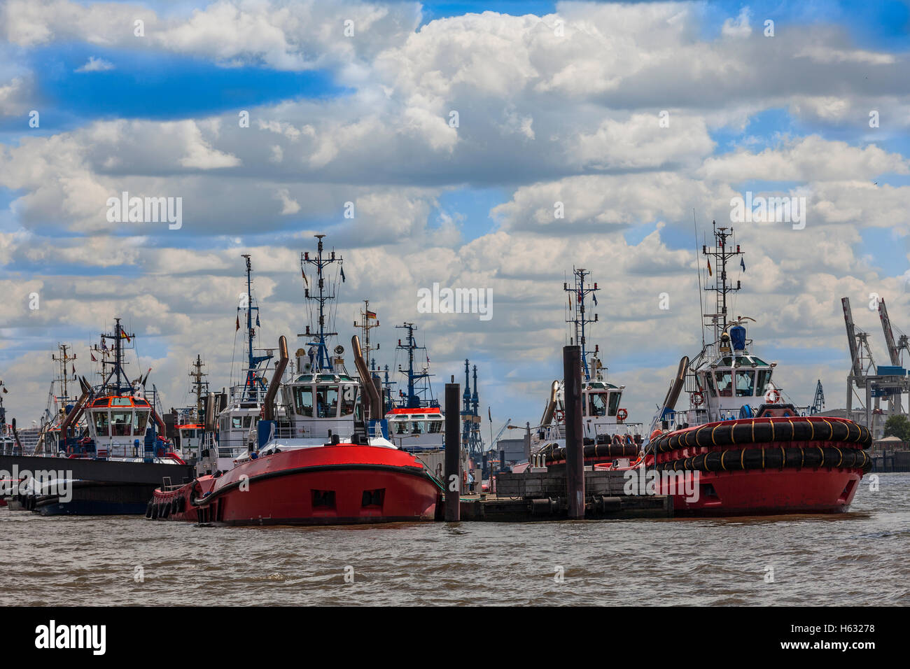 Porto di Amburgo; Tug barche, Barkasse, Schlepper Foto Stock