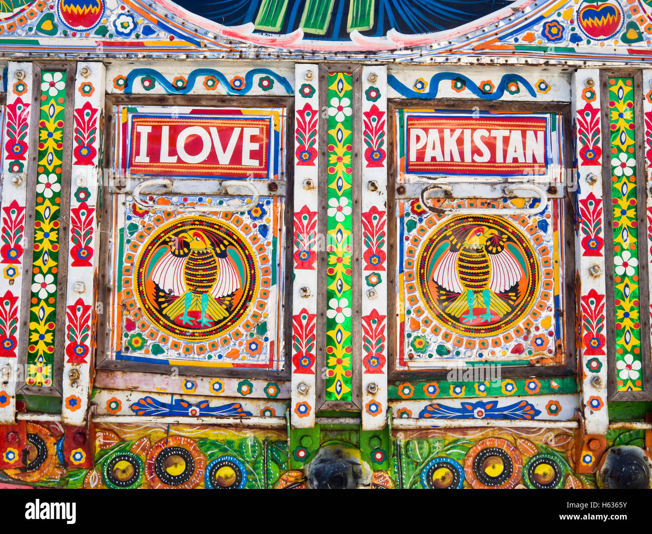 Io amo il Pakistan , close up decorativo colorato pannello dipinto su una tipica tradizionale carrello sul display in Oslo Norvegia Foto Stock