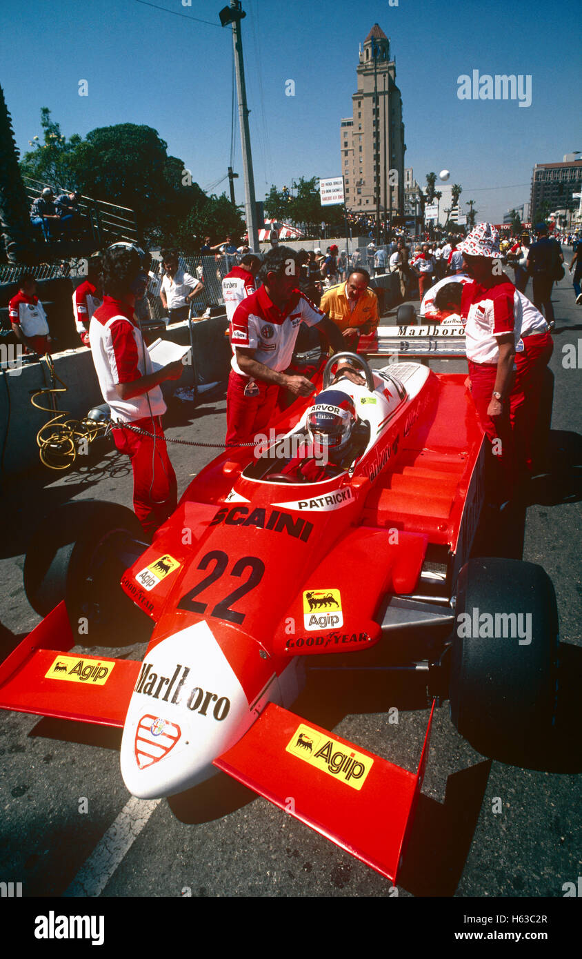 Patrick Depailler Alfa Romeo F1 auto nel box degli anni ottanta Foto Stock