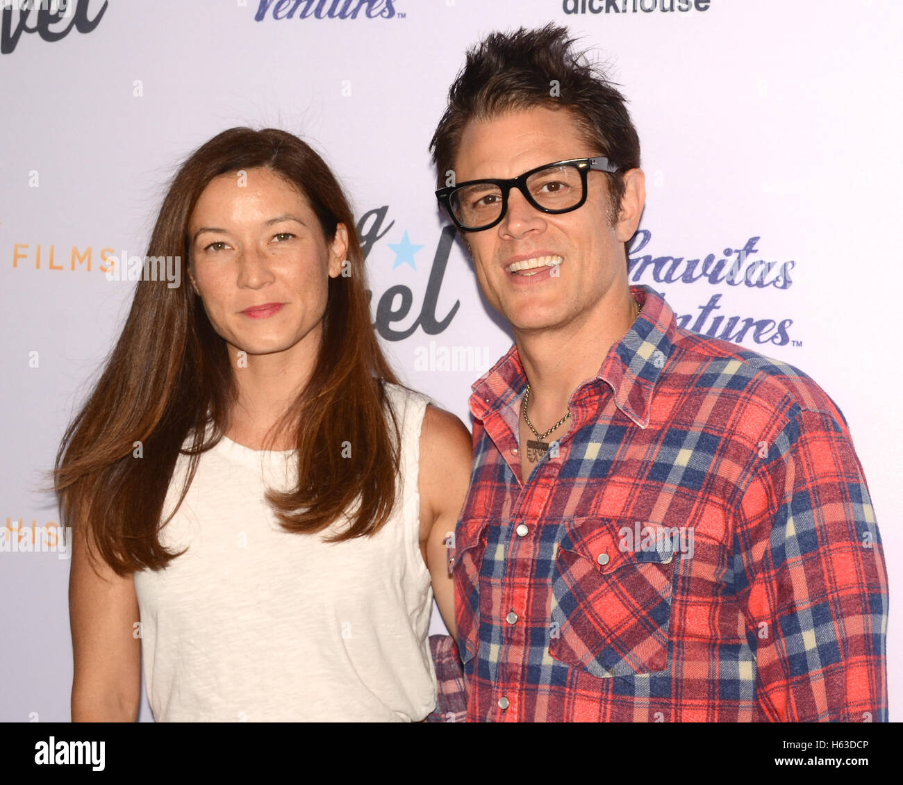 Naomi Nelson e Johnny Knoxville (r) sono arrivati al 'essendo male "prima mondiale al Arclight Hollywood Theatre di Hollywood Foto Stock