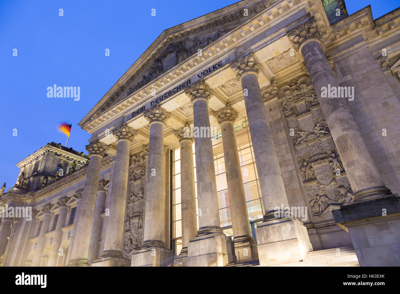 Famoso Reichstag, sede del Parlamento tedesco , Berlino quartiere Mitte, Germania. Foto Stock