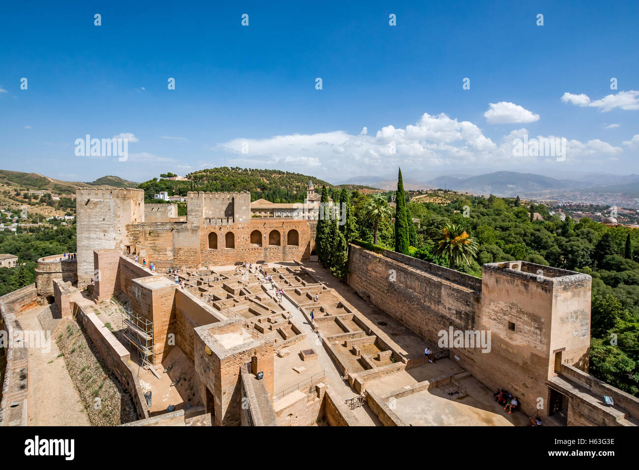 Vista della Alcazaba di Alhambra di Granada, in una bella giornata, Spagna Foto Stock