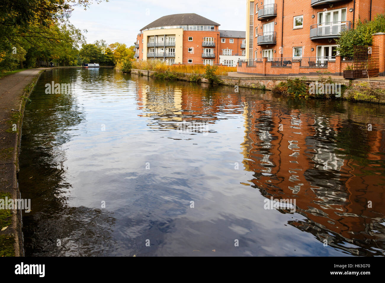 Apartments by the Waterside a Nottingham canal. In Nottingham, Inghilterra. Il 19 ottobre 2016. Foto Stock