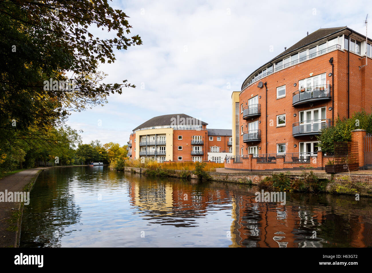 Apartments by the Waterside a Nottingham canal. In Nottingham, Inghilterra. Il 19 ottobre 2016. Foto Stock