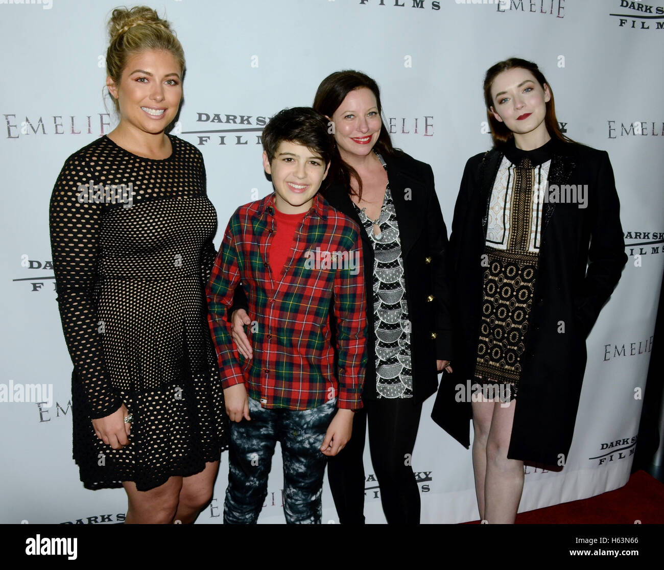 Elizabeth Jayne, Joshua Rush, Robin Bennet e Lizzie Friedman assiste la premiere di Dark Sky film' 'Emelie' a Arena Cinema Hollywood il 4 marzo 2016 in Hollywood, la California. Foto Stock