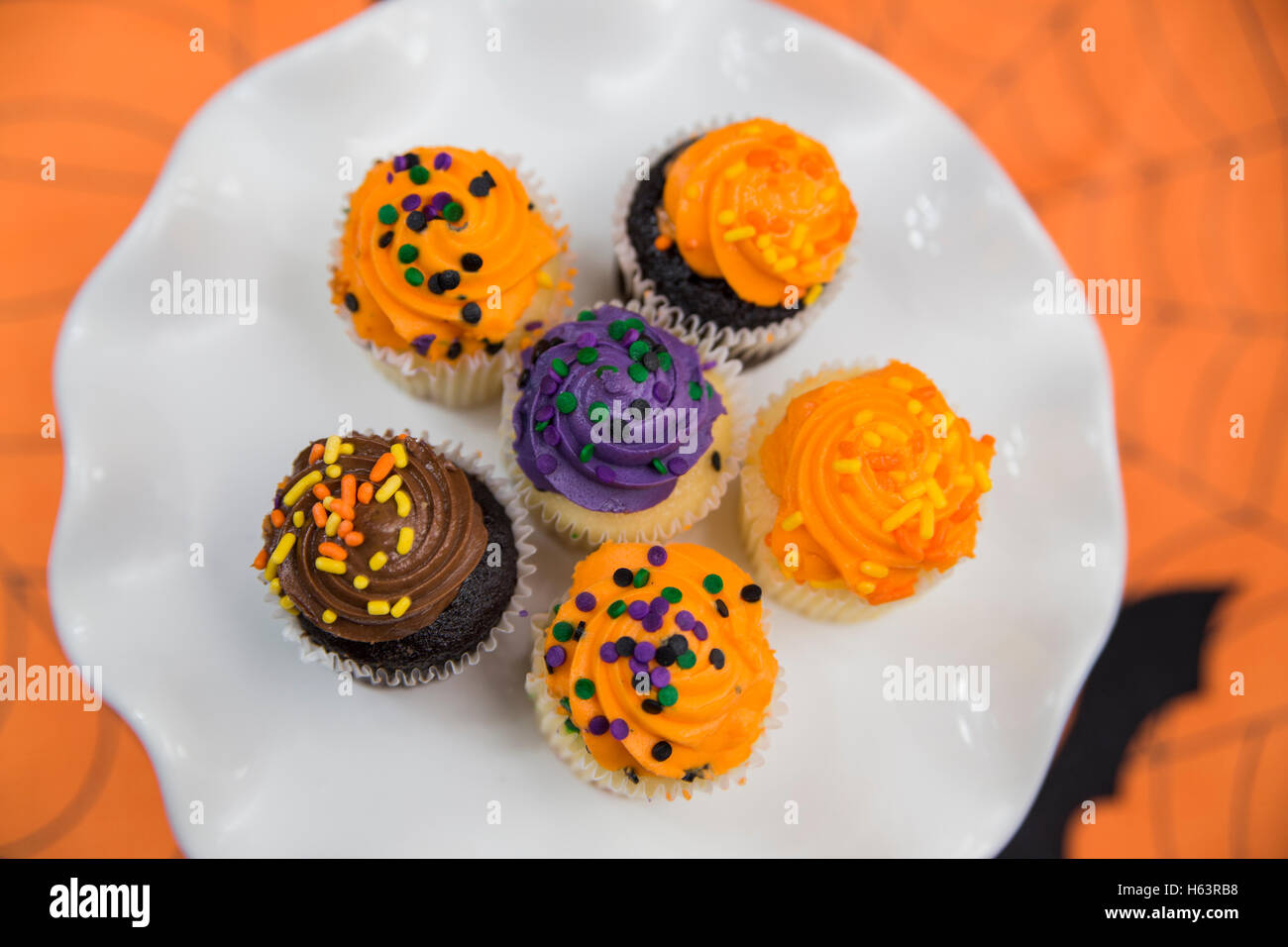 Tortini di halloween su un piatto da dessert Foto Stock