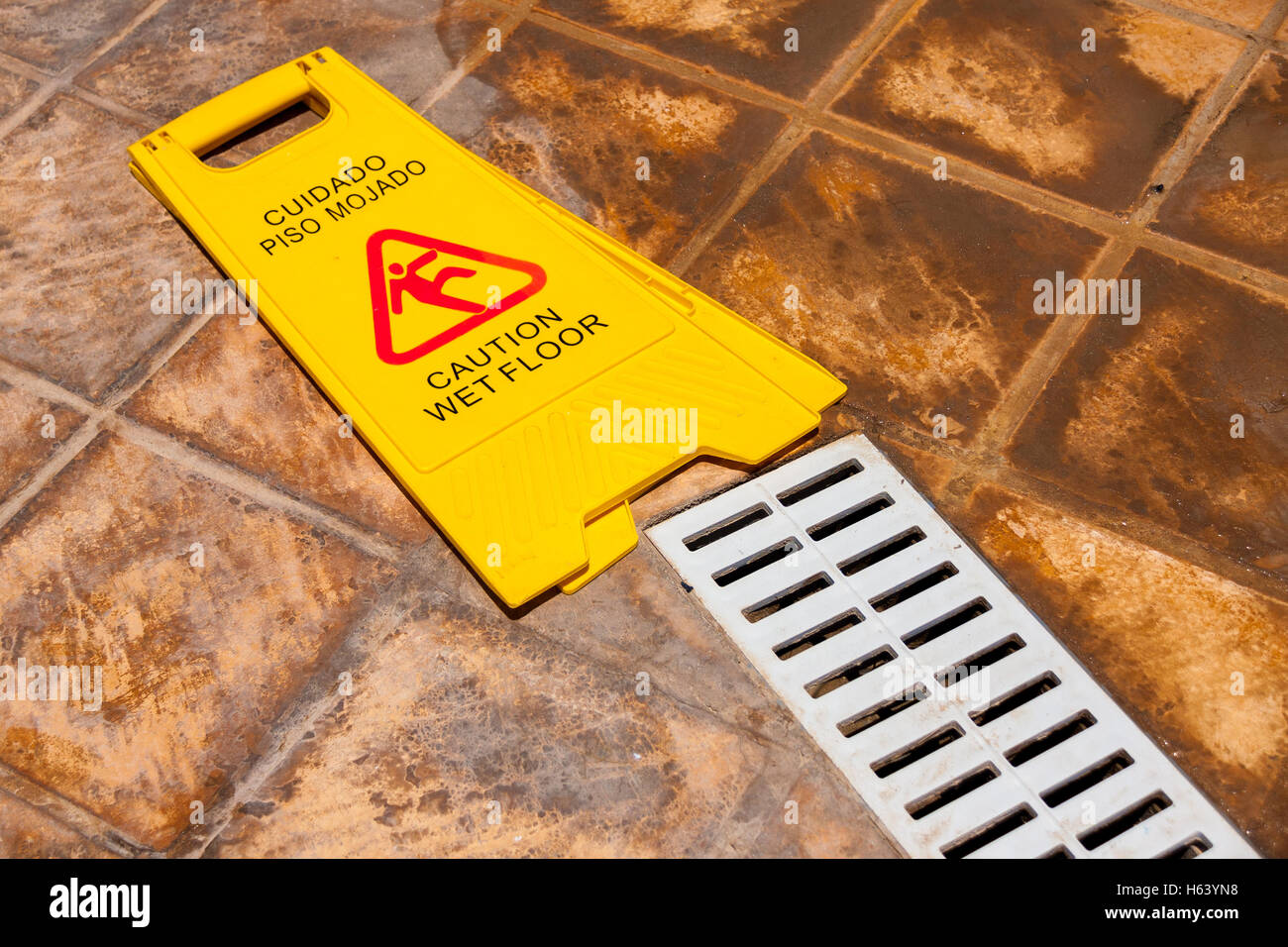 segno bagnato del pavimento Foto Stock