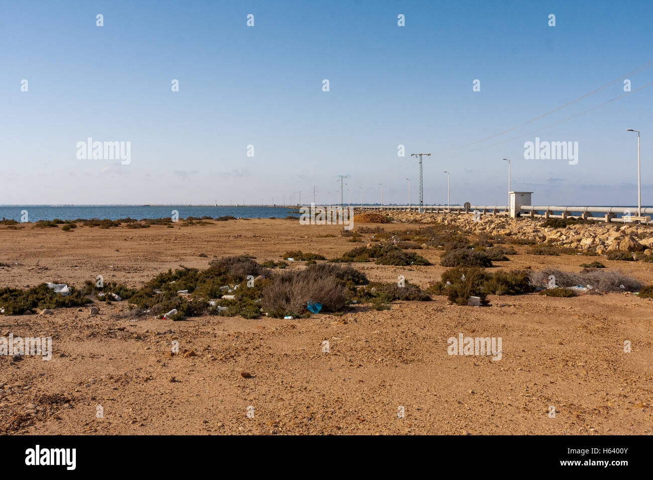 C117 CHAUSSEE ROMAINE Djerba-Zarzis crossing visto dall'estremità nord, Djerba, Tunisia Foto Stock