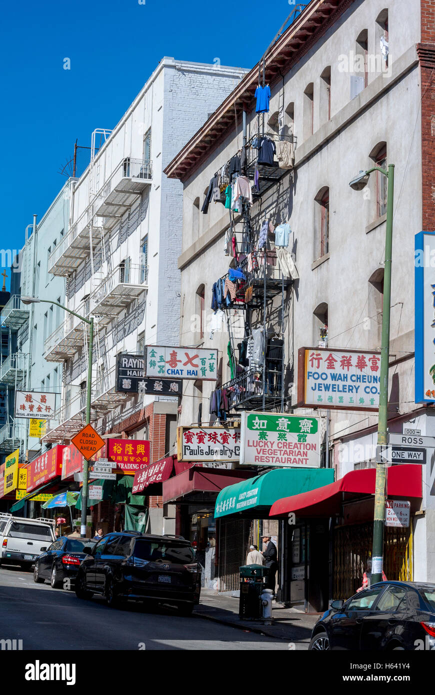 San Francisco, CA, USA, Street Scenes, Chinatown, Tenement Buildings, Daytime, quartieri locali, quartiere cinese Foto Stock