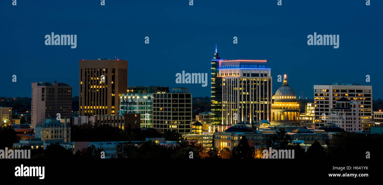 Close up Boise Idaho skyline della città scattata di notte Foto Stock