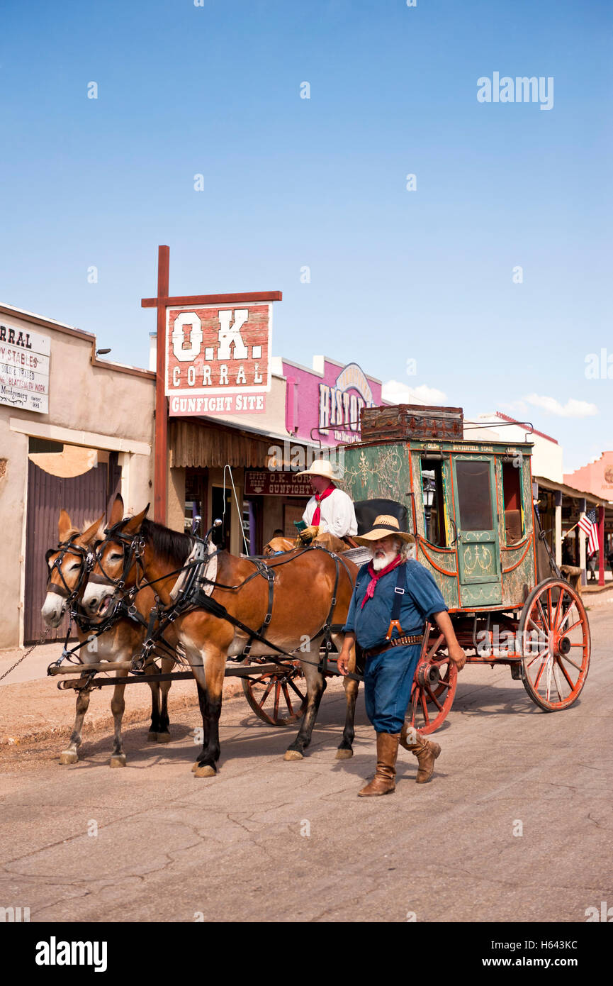 Stagecoach sulla strada di fronte all'O.K. Corral, Tombstone Arizona Foto Stock