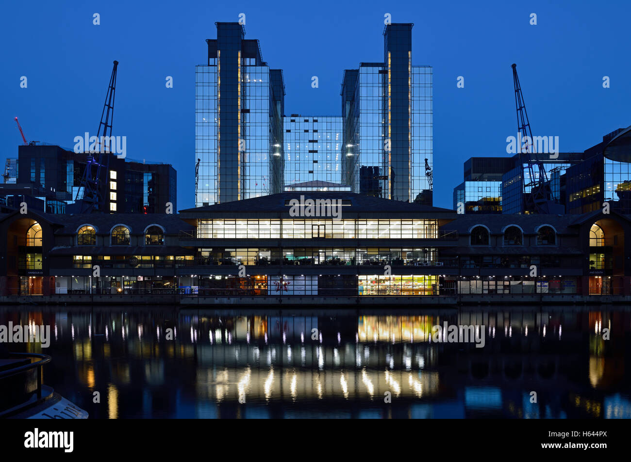 Lo scambio del porto, 1 Harbour Exchange Square, Crossharbor, Isle of Dogs, Canary Wharf, Londra. E14, Regno Unito Foto Stock